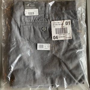 EDDIE BAUER CLASSIC FIT CHINOS. SIZE 40/30. GREY. NWT. NEVER WORN